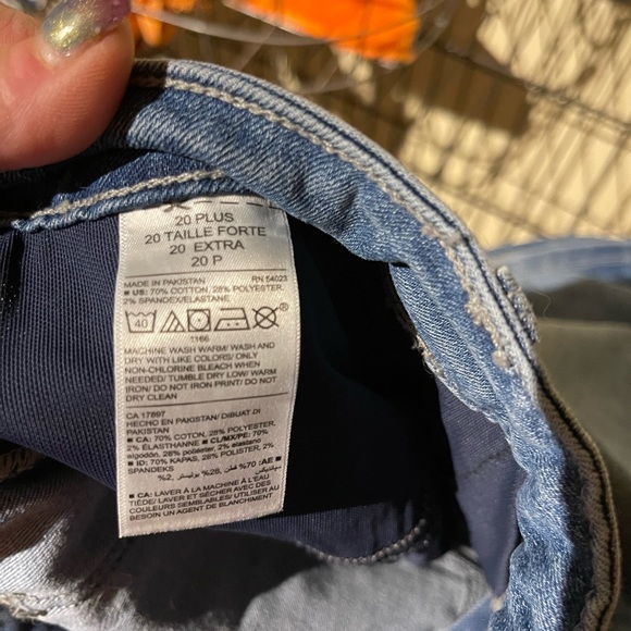 Old navy shorts - Picture 3 of 3